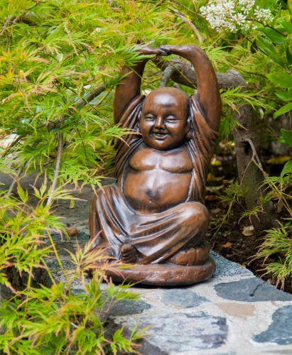 Jeune Bouddha yoga-position de l'arbre